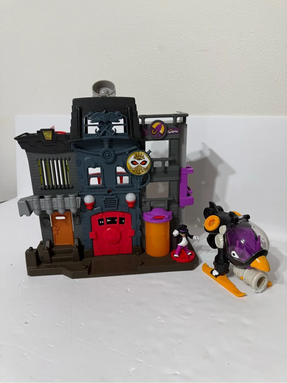 Imaginext Legends of Batman Gotham City Crime Alley DC Super Friends w/ Penguin